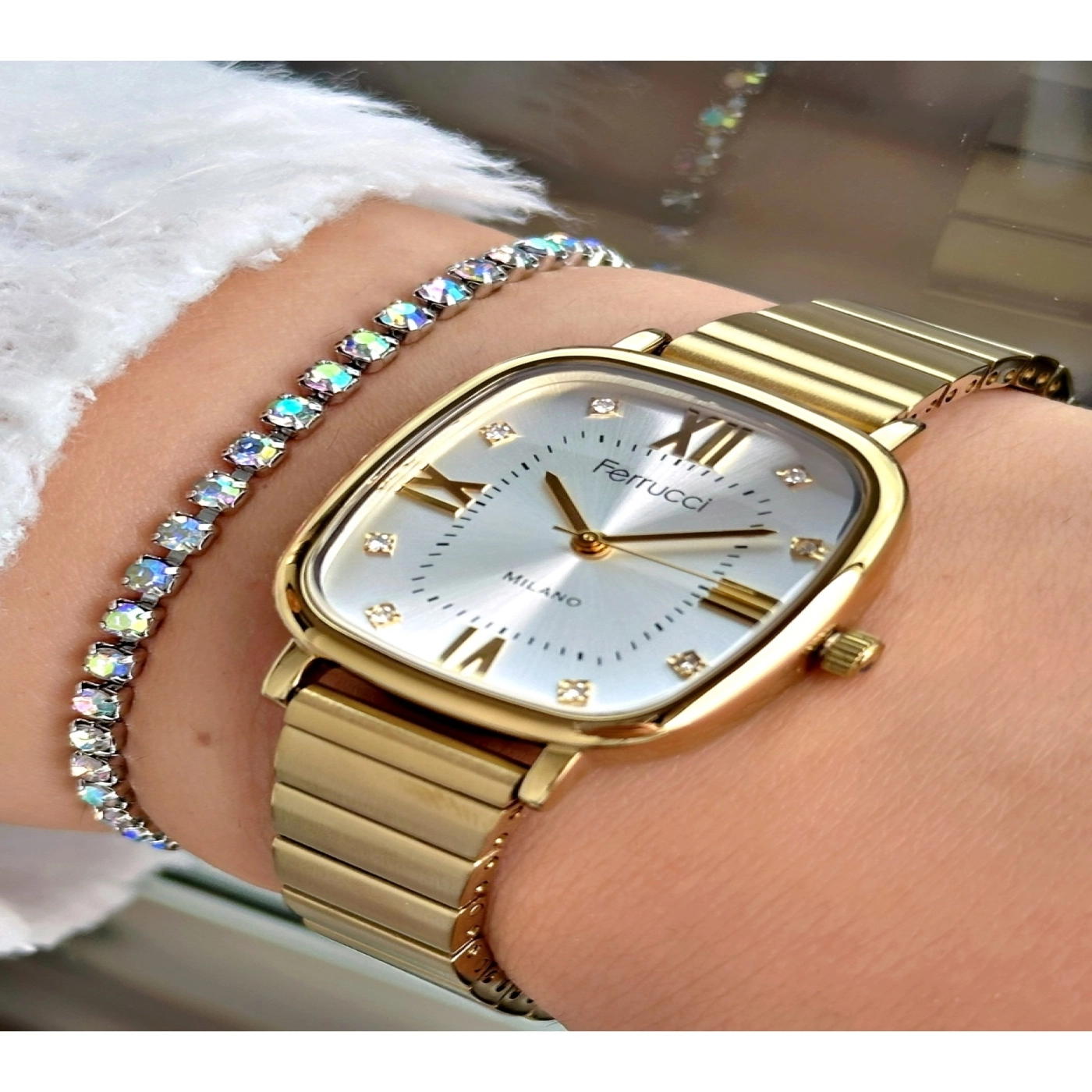 FERRUCCİ BEYAZ KADRANLI KARE GOLD TAŞ RAKAMLI GOLD METAL KADIN KOL SAATİ