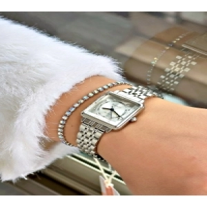 FERRUCCİ KARE KESME CAMLI RAKAMLARI TAŞLI GÜMÜŞ METAL KADIN KOL SAATİ