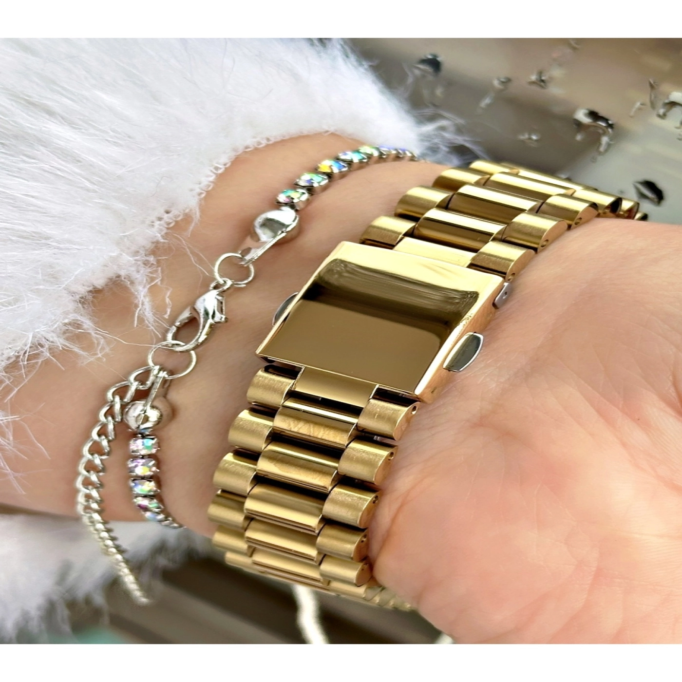 FERRUCCİ SİYAH KADRANLI TAKVİMLİ GOLD METAL KADIN KOL SAATİ hover