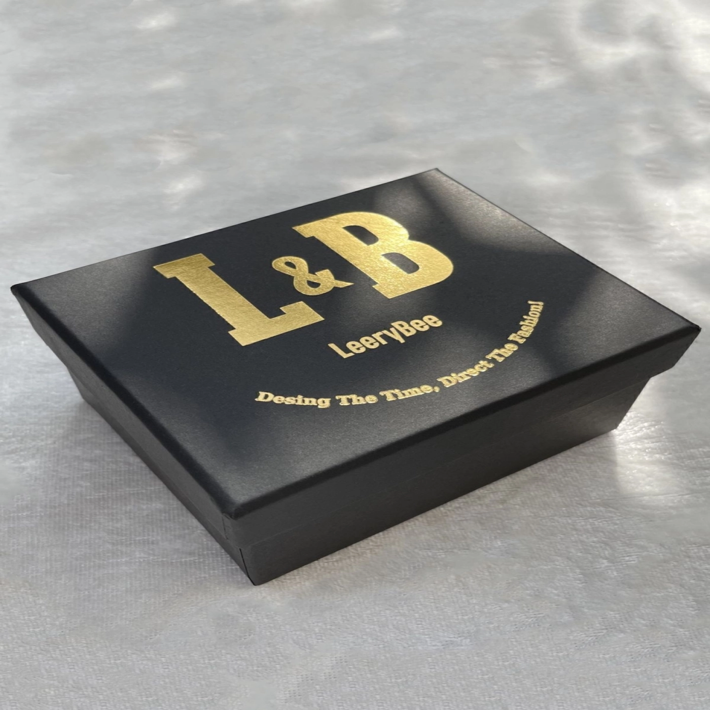 Kadın Gold Kasa Beyaz Kayışlı Kordon ve Kutu Hediyeli Kol Saati hover