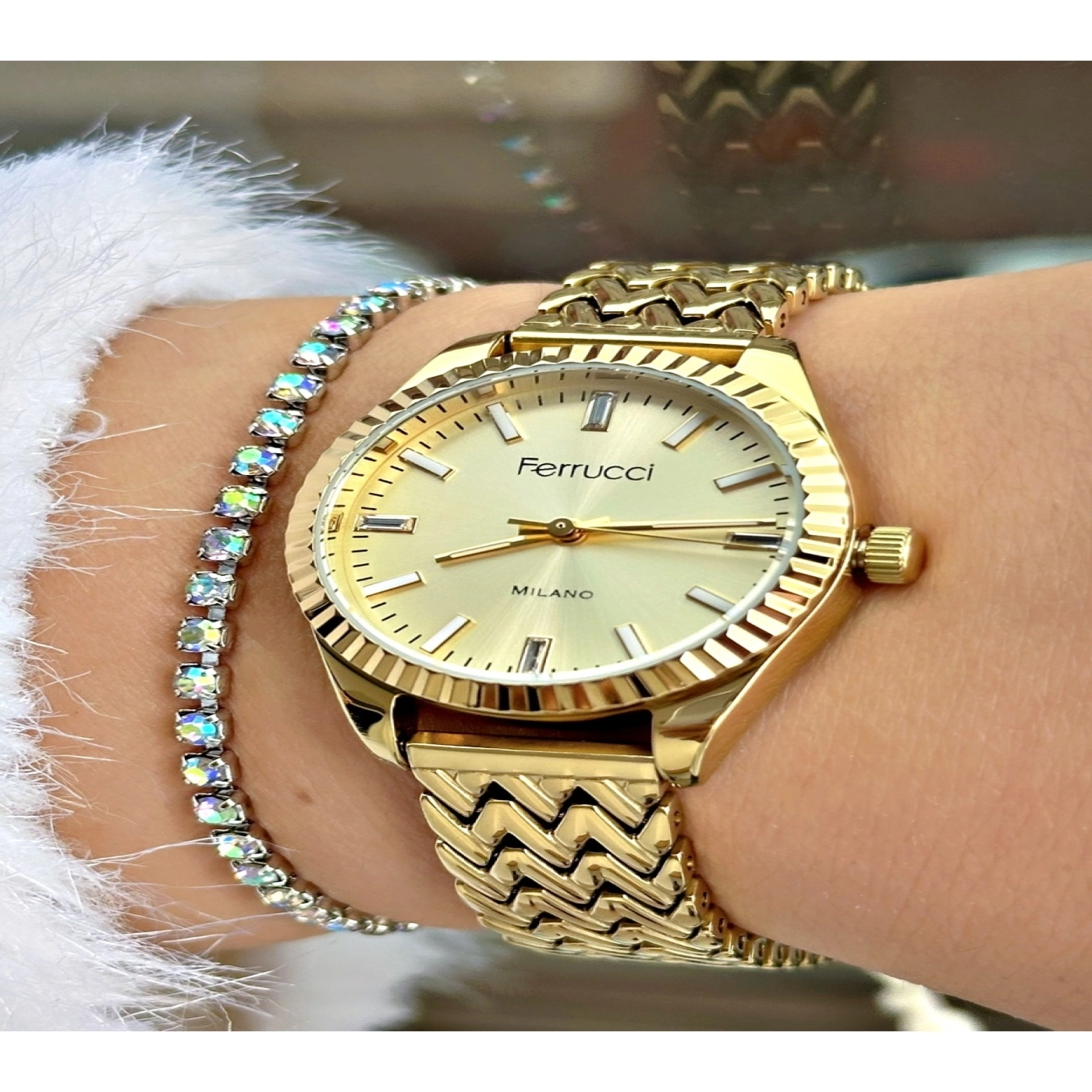 FERRUCCİ GOLD ÖRGÜ KORDONLU METAL KADIN KOL SAATİ