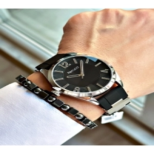SİYAH KADRANLI SİYAH SİLİKON ERKEK KOL SAATİ