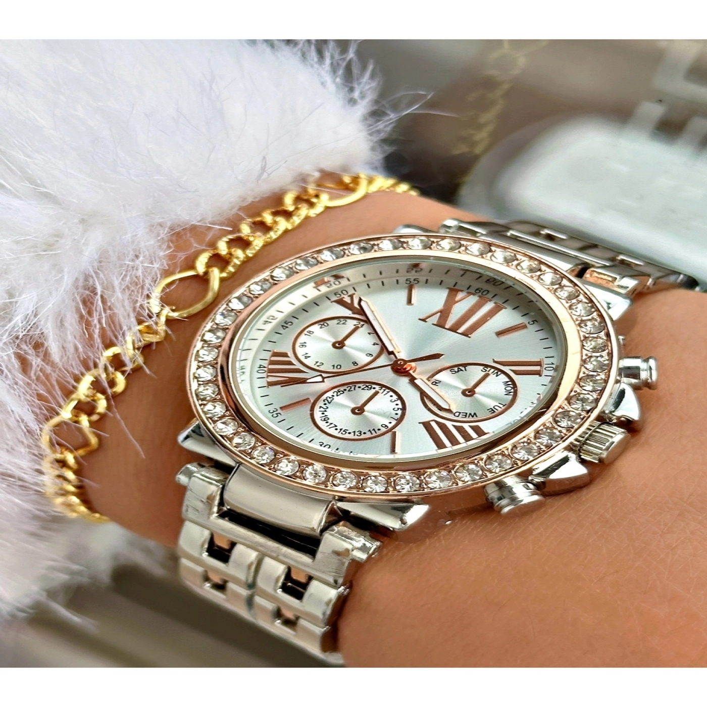 Özel Seri Taşlı Eşref Tek Nisan Modali Roma Rakamlı Metal Kordon Kadın Kol Saati-Bileklik Hediyeli hover