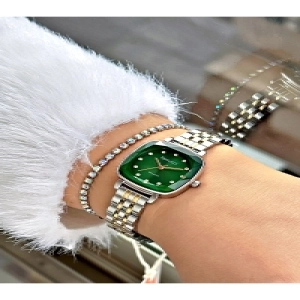 FERRUCCİ RAKAMLARI TAŞLI YEŞİL KADRANLI GOLD GÜMÜŞ METAL KADIN KOL SAATİ