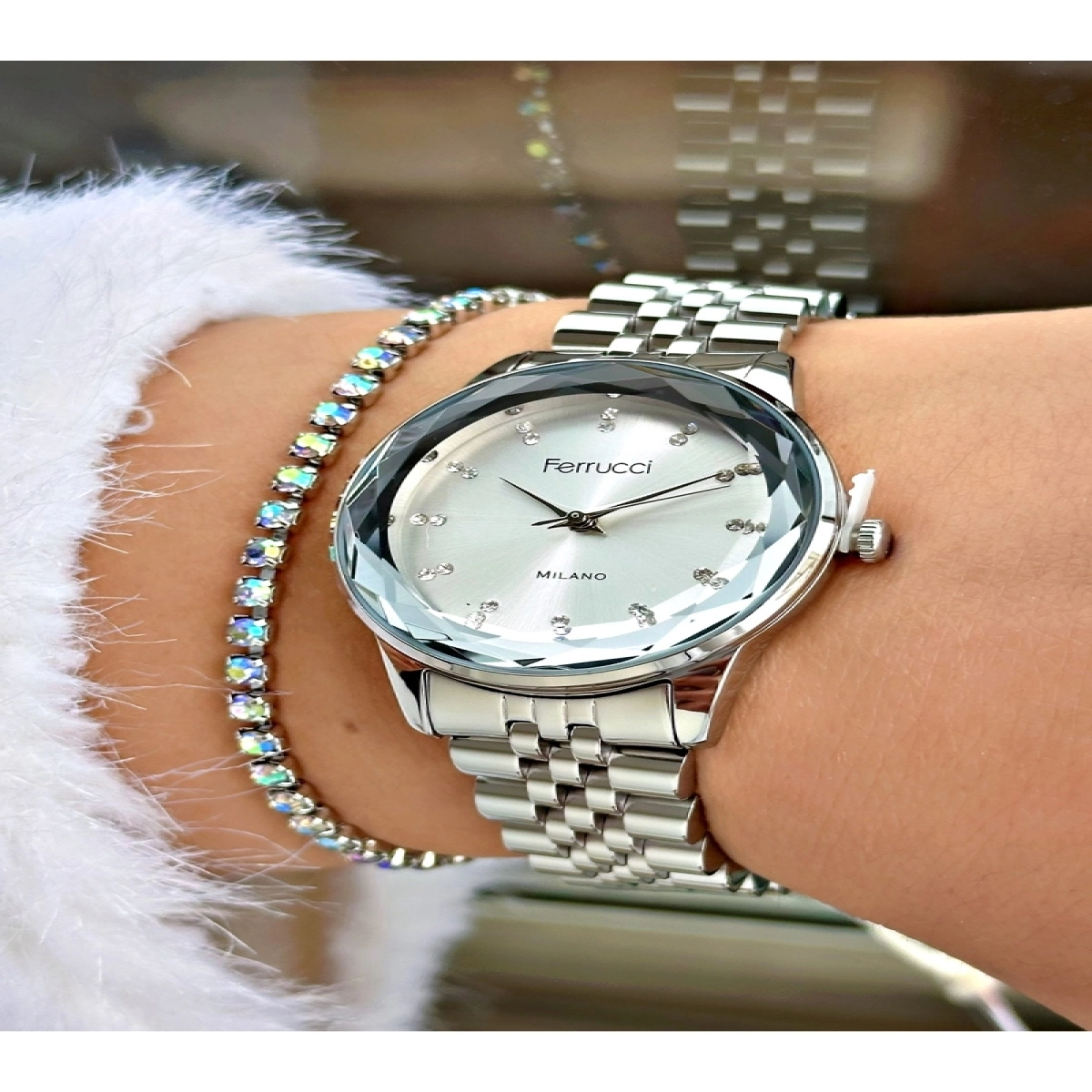 FERRUCCİ KESME CAMLI RAKAMLARI TAŞLI GÜMÜŞ  METAL KADIN KOL SAATİ