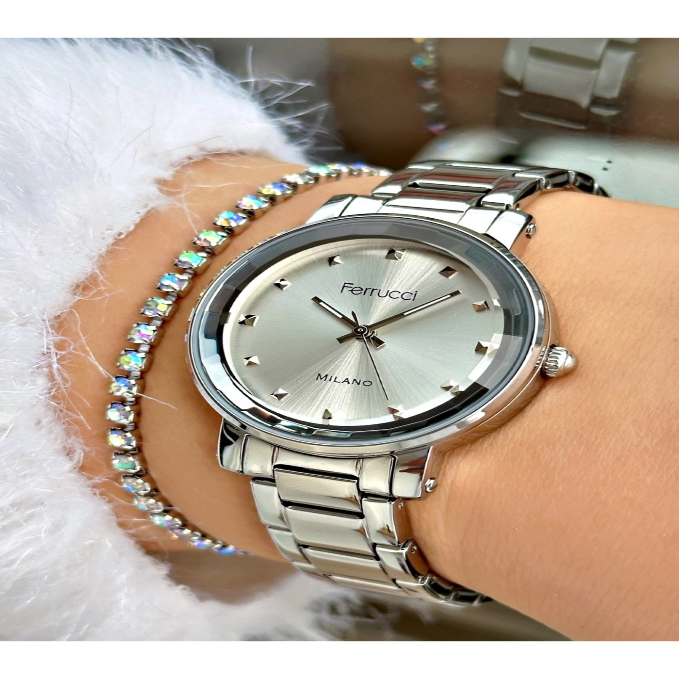 FERRUCCİ KESME CAMLI GÜMÜŞ METAL KADIN KOL SAATİ hover