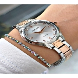 TAŞ RAKAMLI ROSE GÜMÜŞ METAL KADIN KOL SAATİ