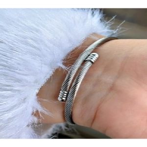 Limited Edition Serisi Özel Tasarım Lüks Kalpli Paslanmaz ve Kararmaz Çelik Bileklik