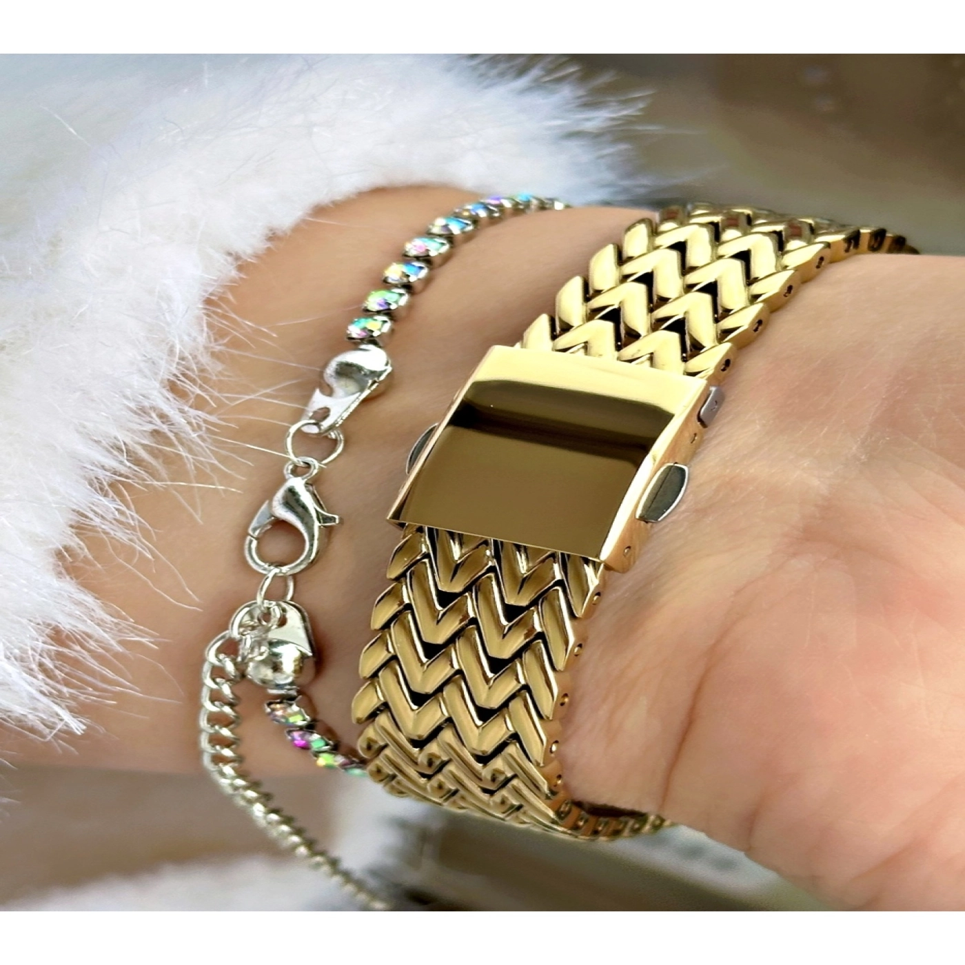 FERRUCCİ GOLD ÖRGÜ KORDONLU METAL KADIN KOL SAATİ hover