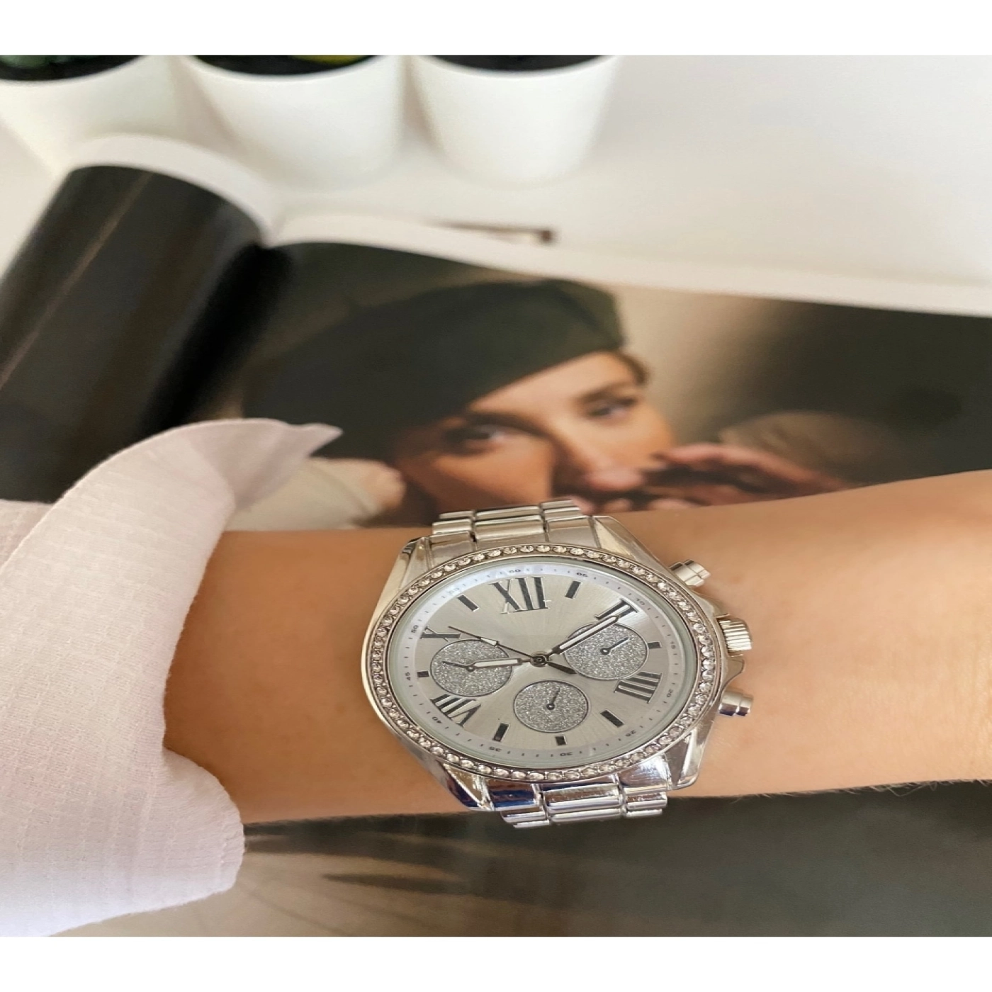 Metal Kordonlu Taşlı Kadın  Kol Saati