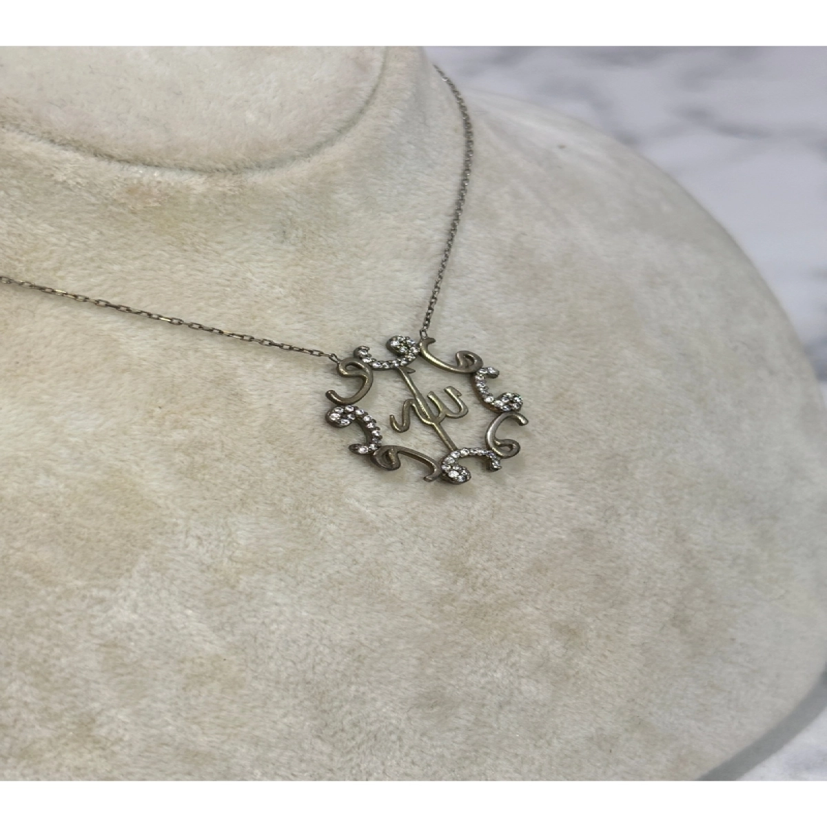 925 Ayar Gümüş Taşlı Yazılı Modeli Gümüş Kolye