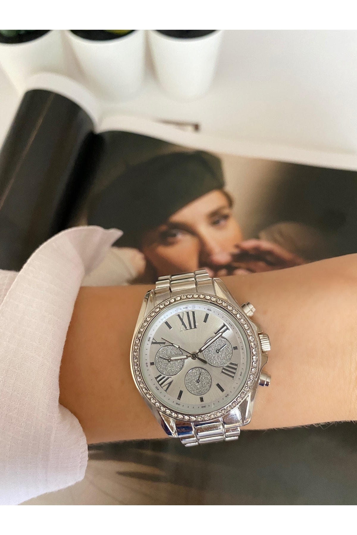 Metal Kordonlu Taşlı Kadın  Kol Saati