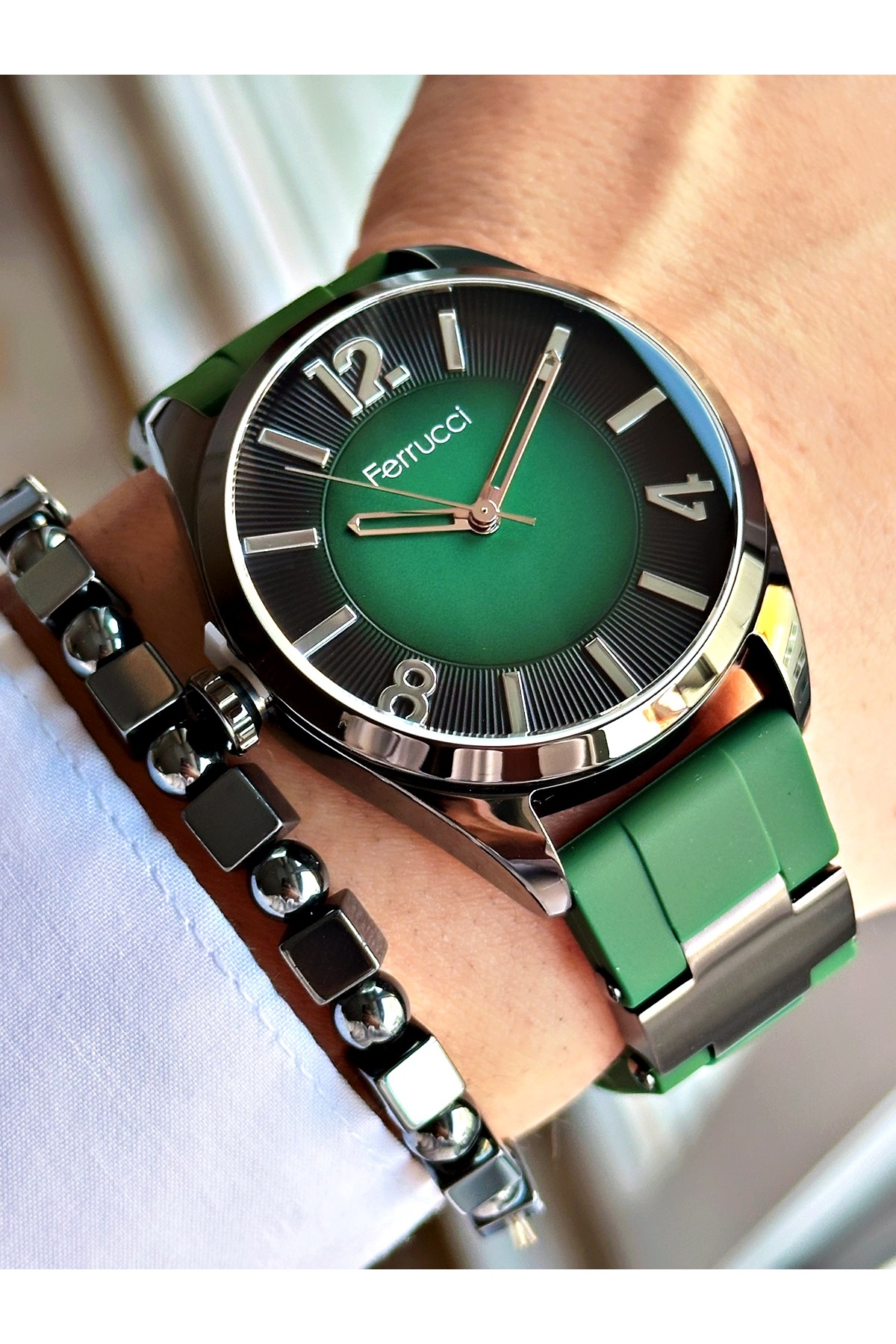 YEŞİL KADRANLI YEŞİL SİLİKON ERKEK KOL SAATİ