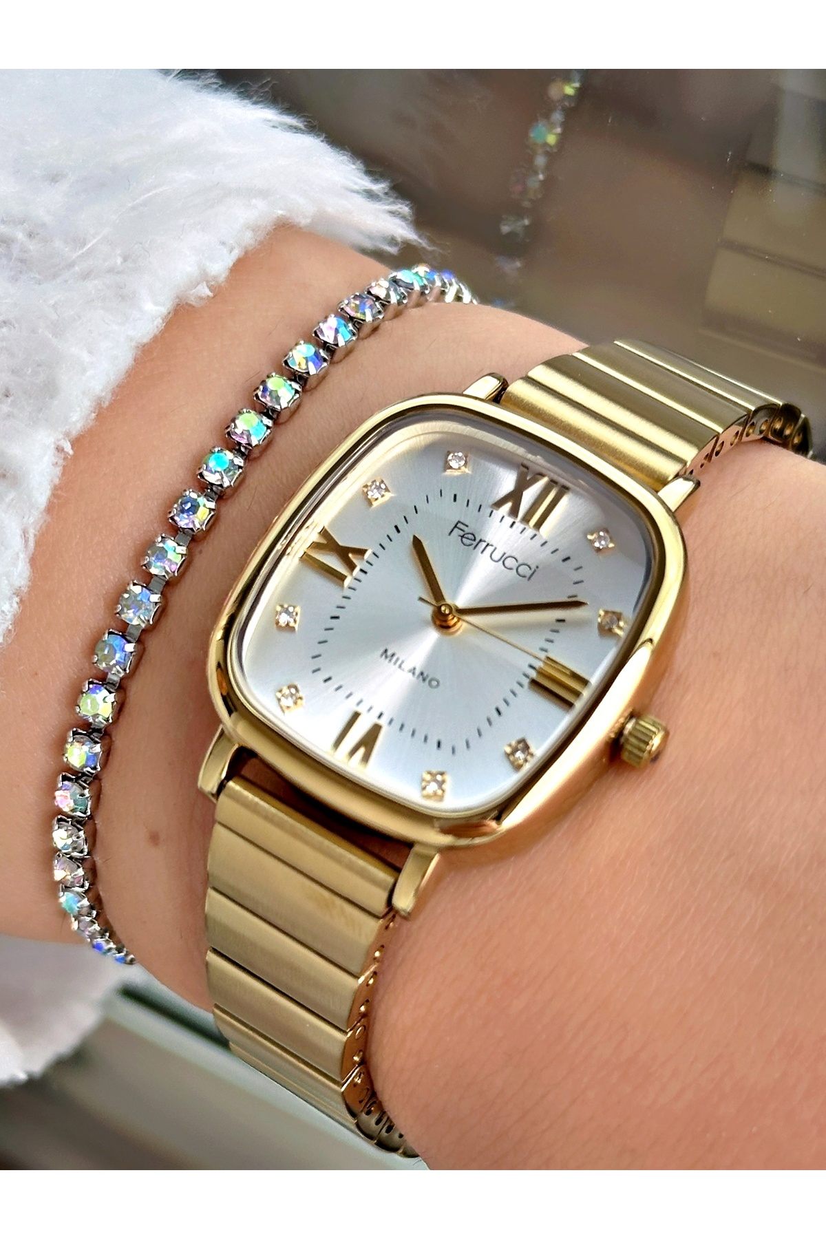 FERRUCCİ BEYAZ KADRANLI KARE GOLD TAŞ RAKAMLI GOLD METAL KADIN KOL SAATİ