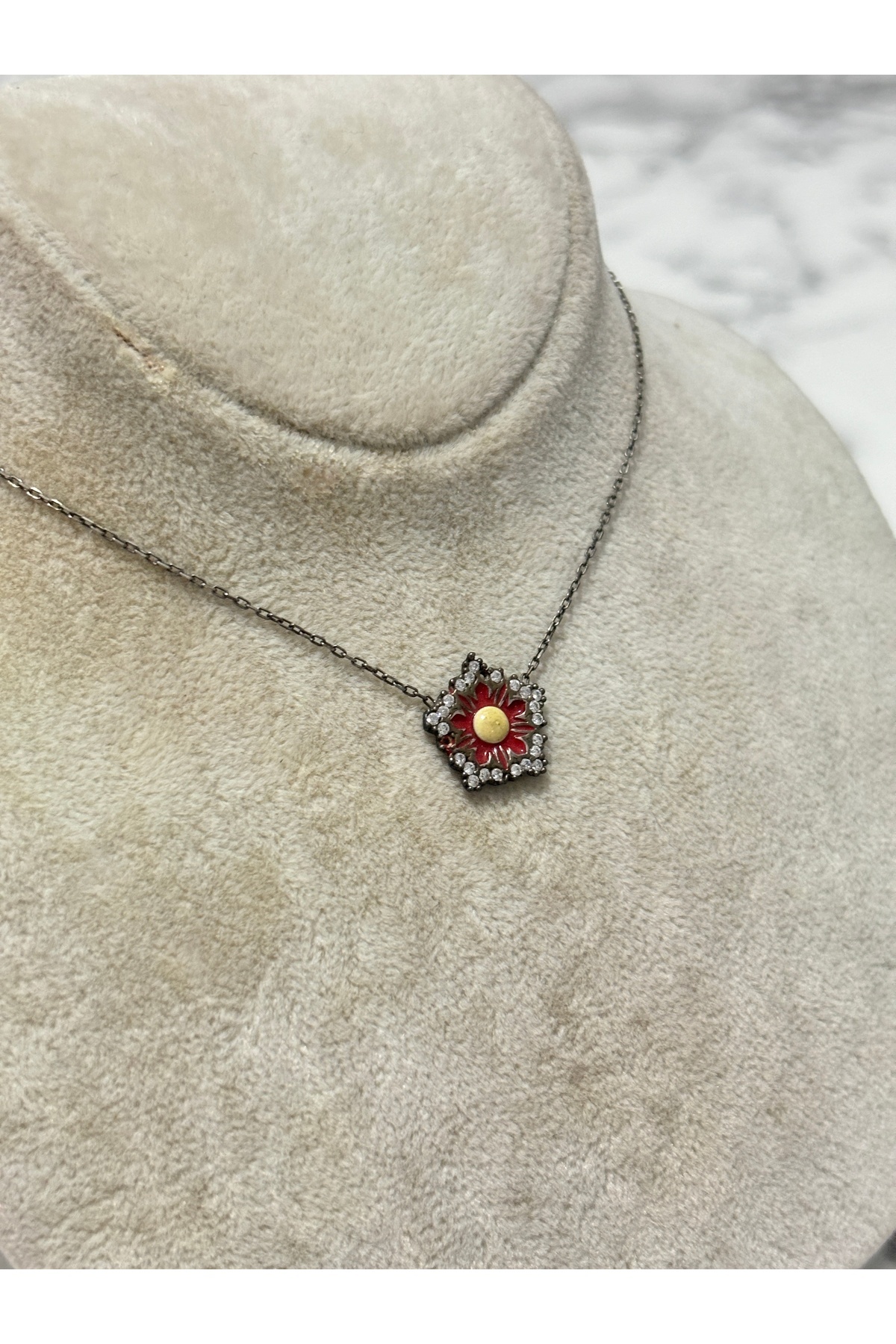 925 Ayar Gümüş Taşlı Yıldız Modeli Gümüş Kolye