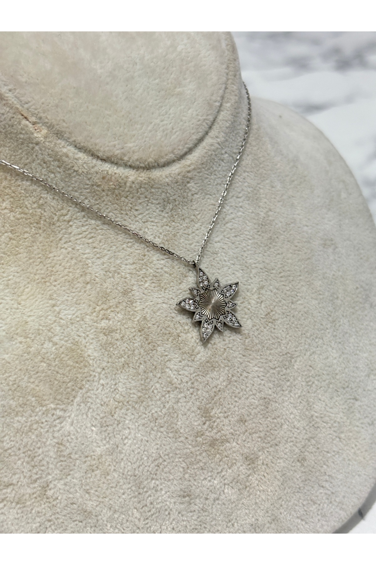 925 Ayar Gümüş Taşlı Yıldız Modeli Gümüş Kolye