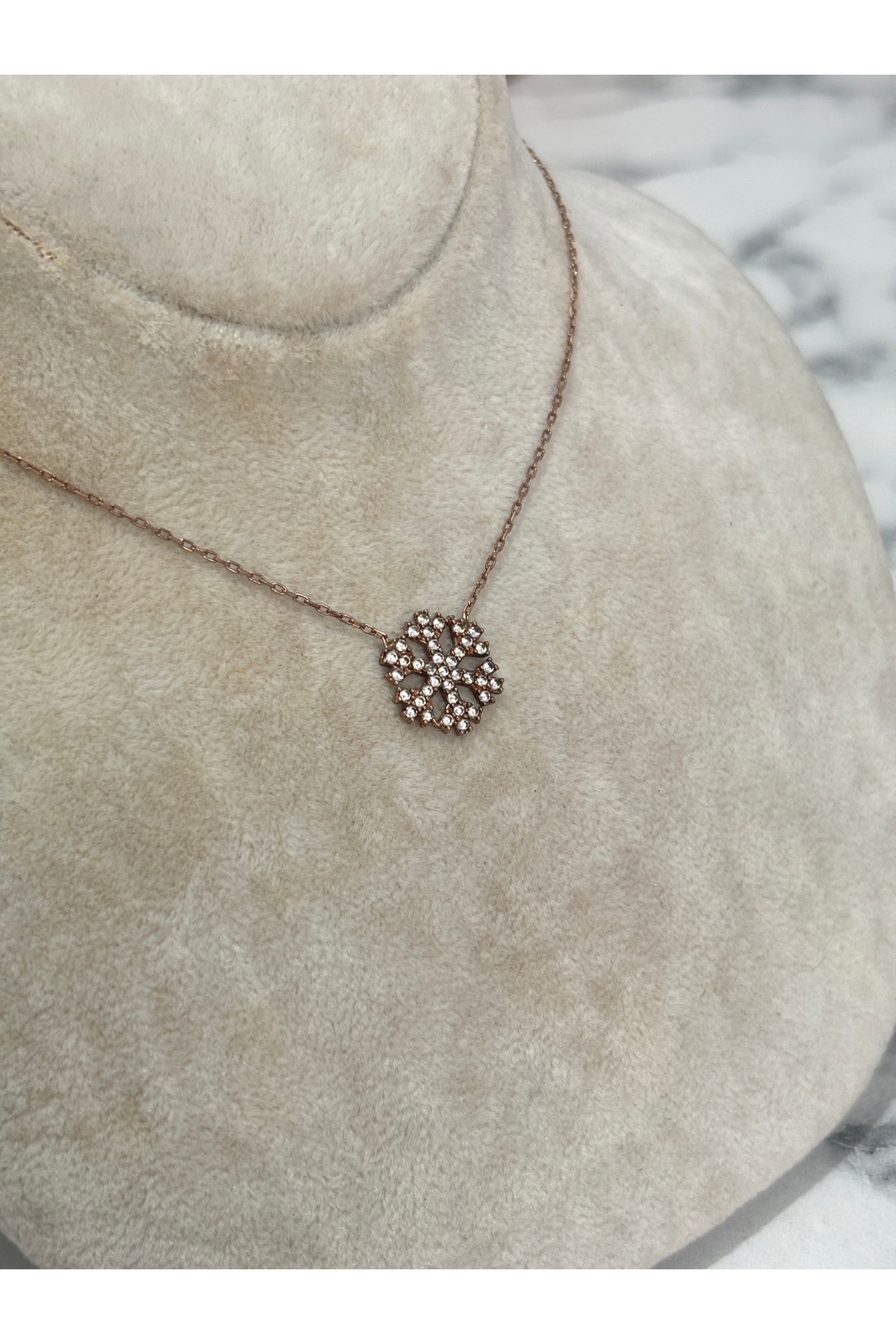 925 Ayar Gümüş Taşlı Rose Gold Kar Tanesi  Modeli Gümüş Kolye