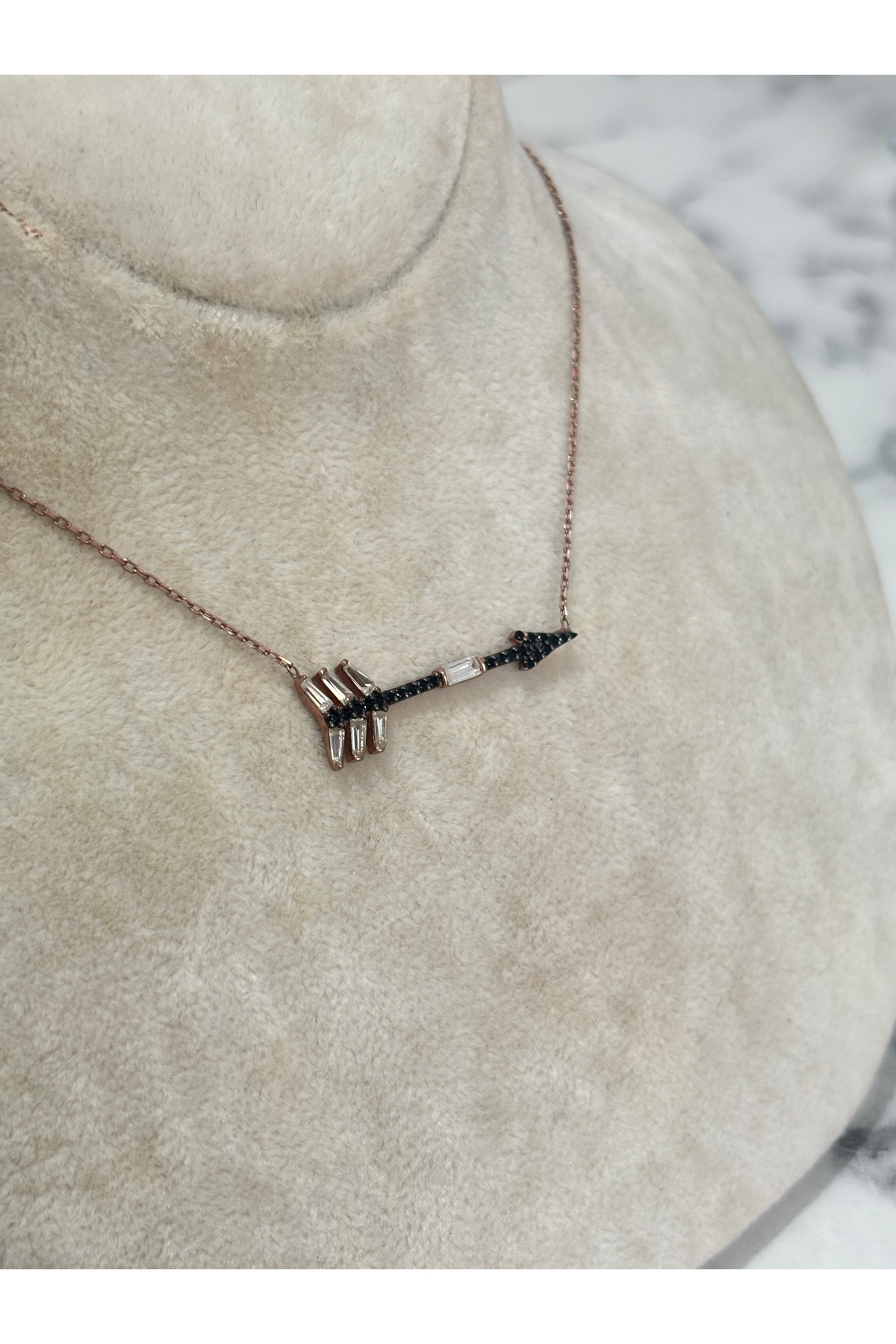 925 Ayar Gümüş Taşlı Ok Modeli Gümüş Kolye