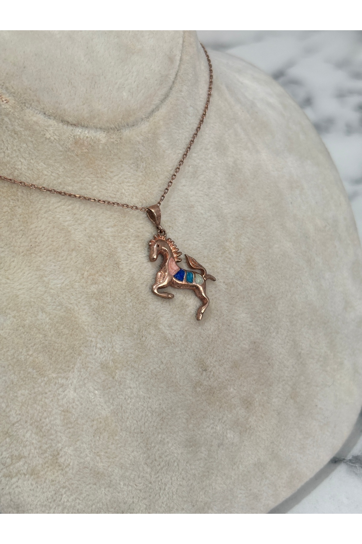 925 Ayar Gümüş Taşlı Rose Gold At  Modeli Gümüş Kolye