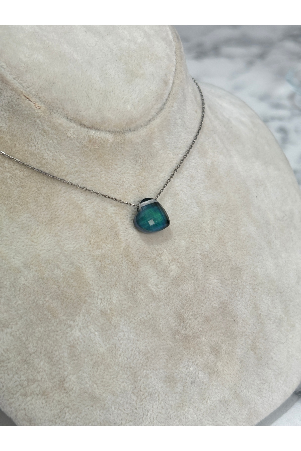 925 Ayar Gümüş Taşlı Kalpli Modeli Gümüş Kolye