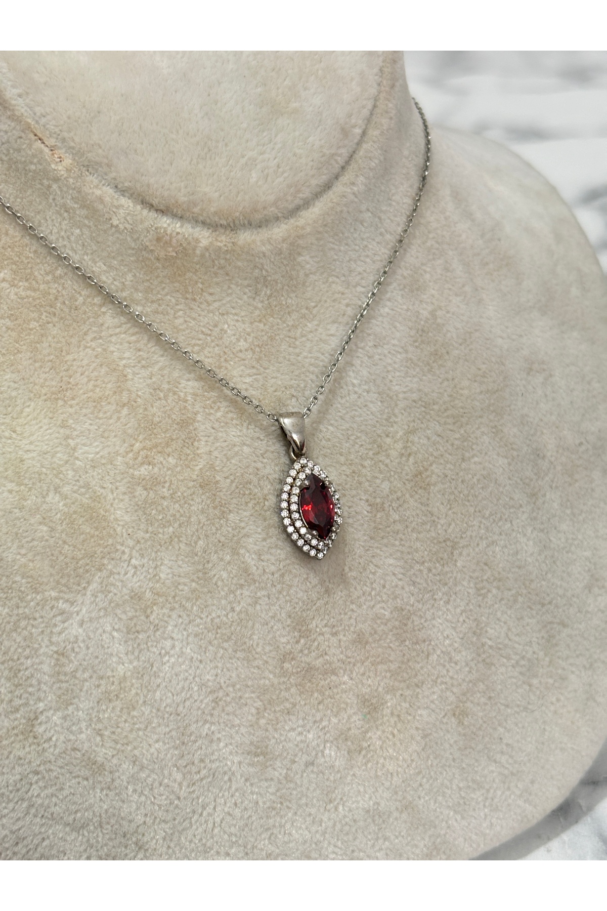 925 Ayar Gümüş Kırmızı Taşlı Modeli Gümüş Kolye