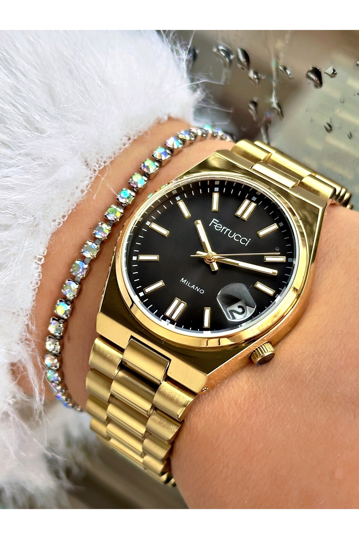 FERRUCCİ SİYAH KADRANLI TAKVİMLİ GOLD METAL KADIN KOL SAATİ