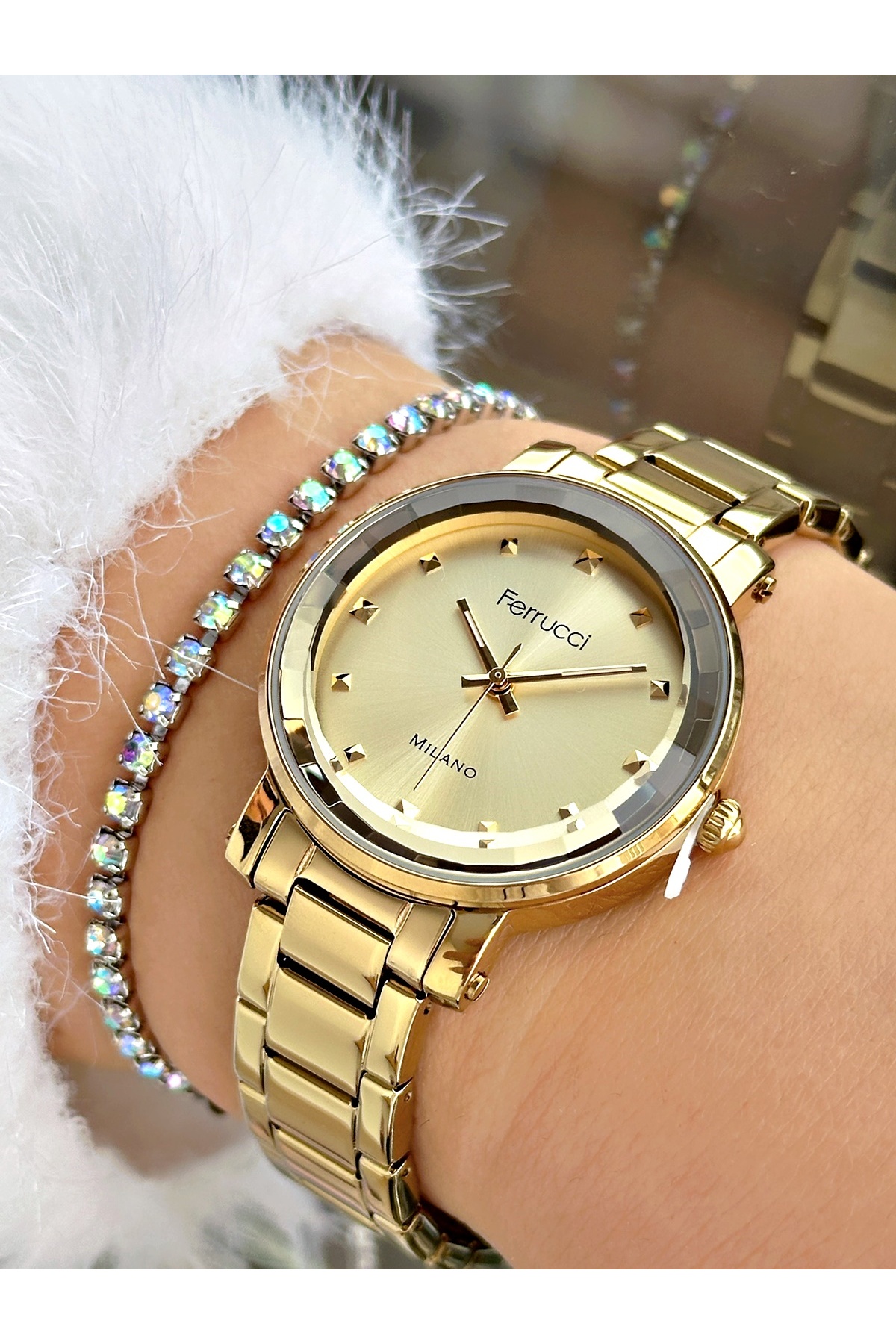 FERRUCCİ KESME CAMLI GOLD METAL KADIN KOL SAATİ