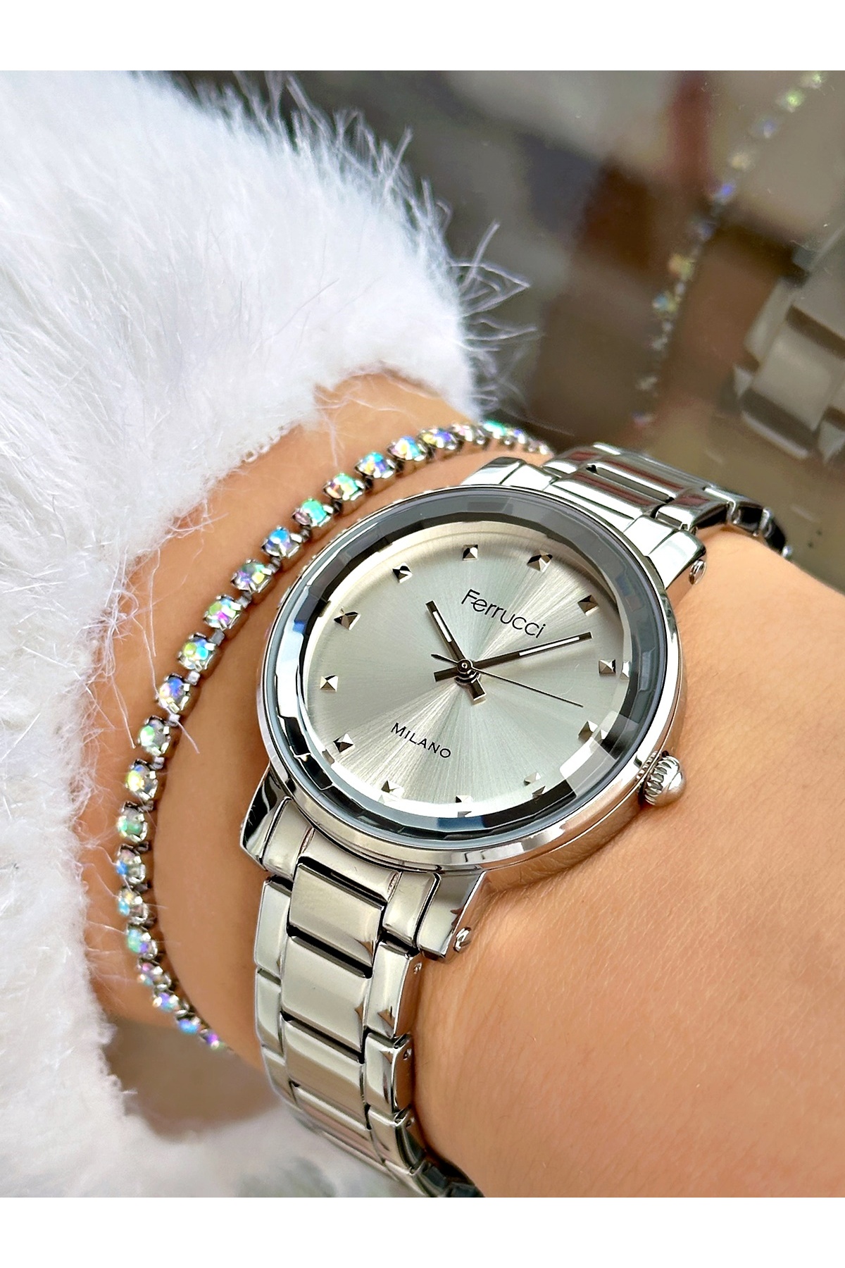 FERRUCCİ KESME CAMLI GÜMÜŞ METAL KADIN KOL SAATİ
