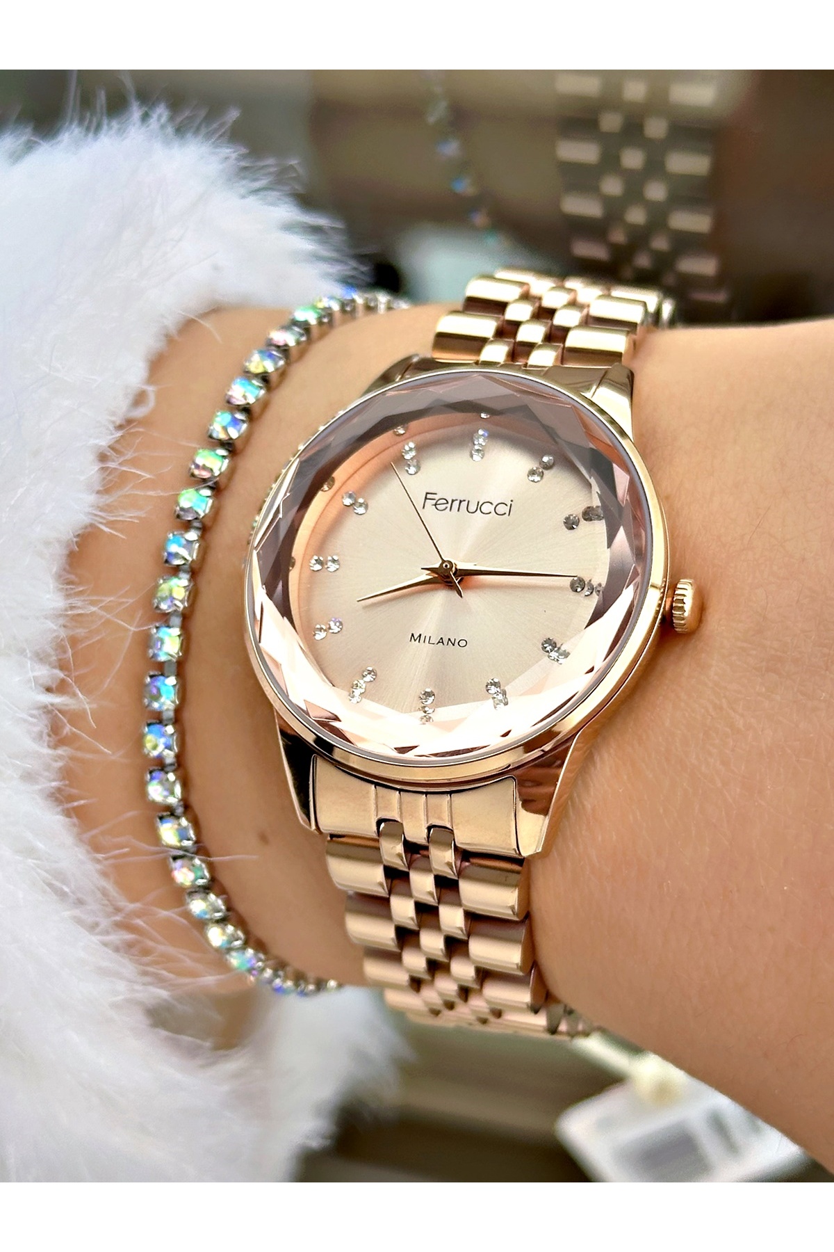 FERRUCCİ  KESME CAMLI RAKAMLARI TAŞLI ROSE METAL KADIN KOL SAATİ