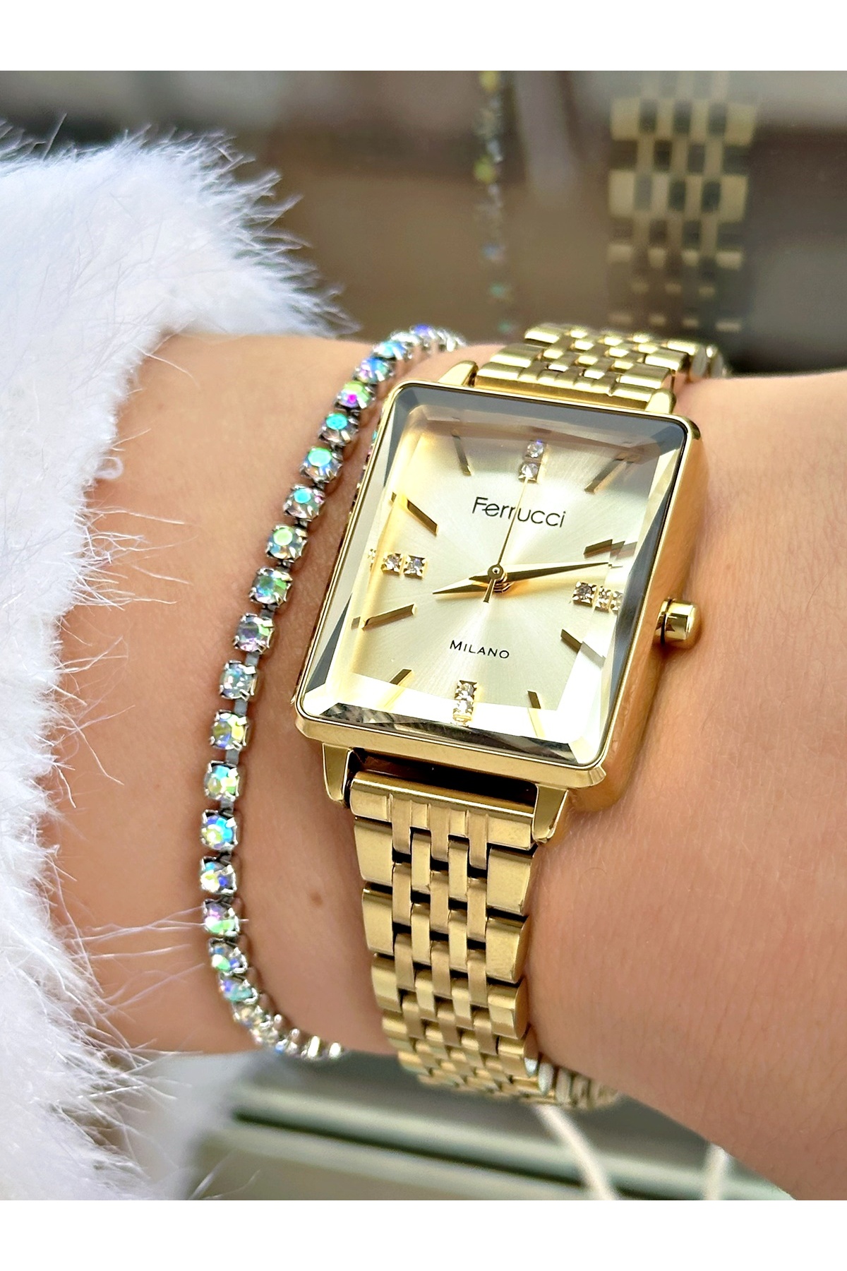 FERRUCCİ KARE KESME CAMLI GOLD METAL KADIN KOL SAATİ