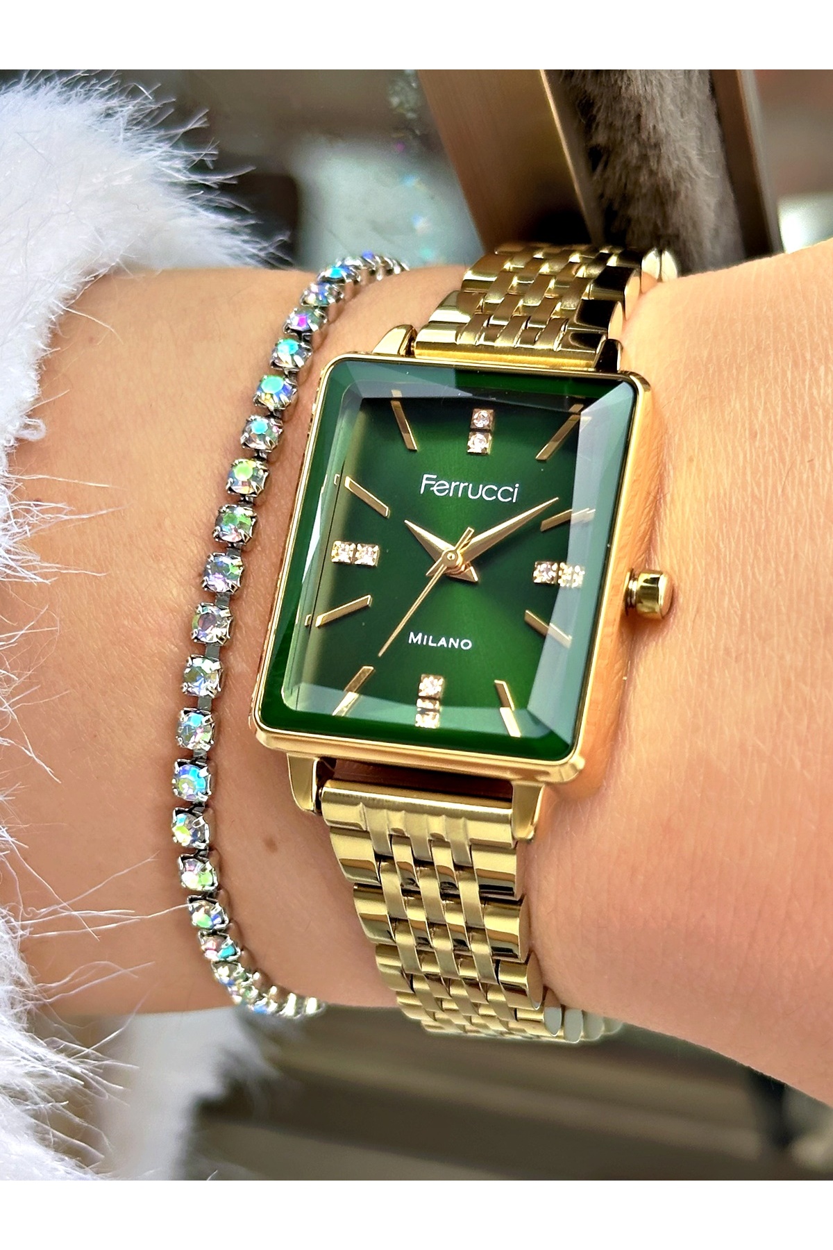 FERRUCCİ YEŞİL KADRANLI KARE KESME CAMLI GOLD METAL KADIN KOL SAATİ