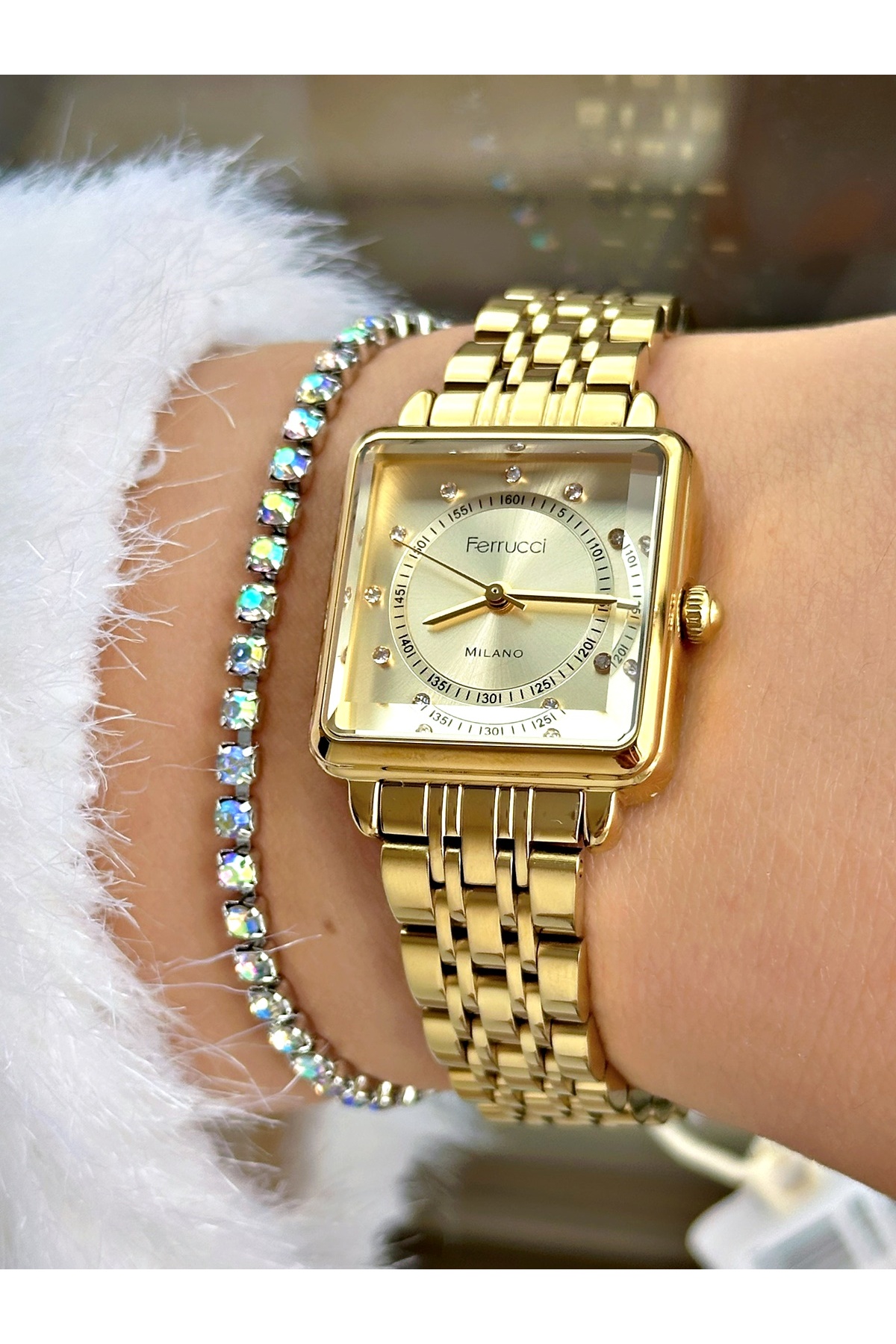 FERRUCCİ KARE KESME CAMLI RAKAMLARI TAŞLI GOLD METAL KADIN KOL SAATİ