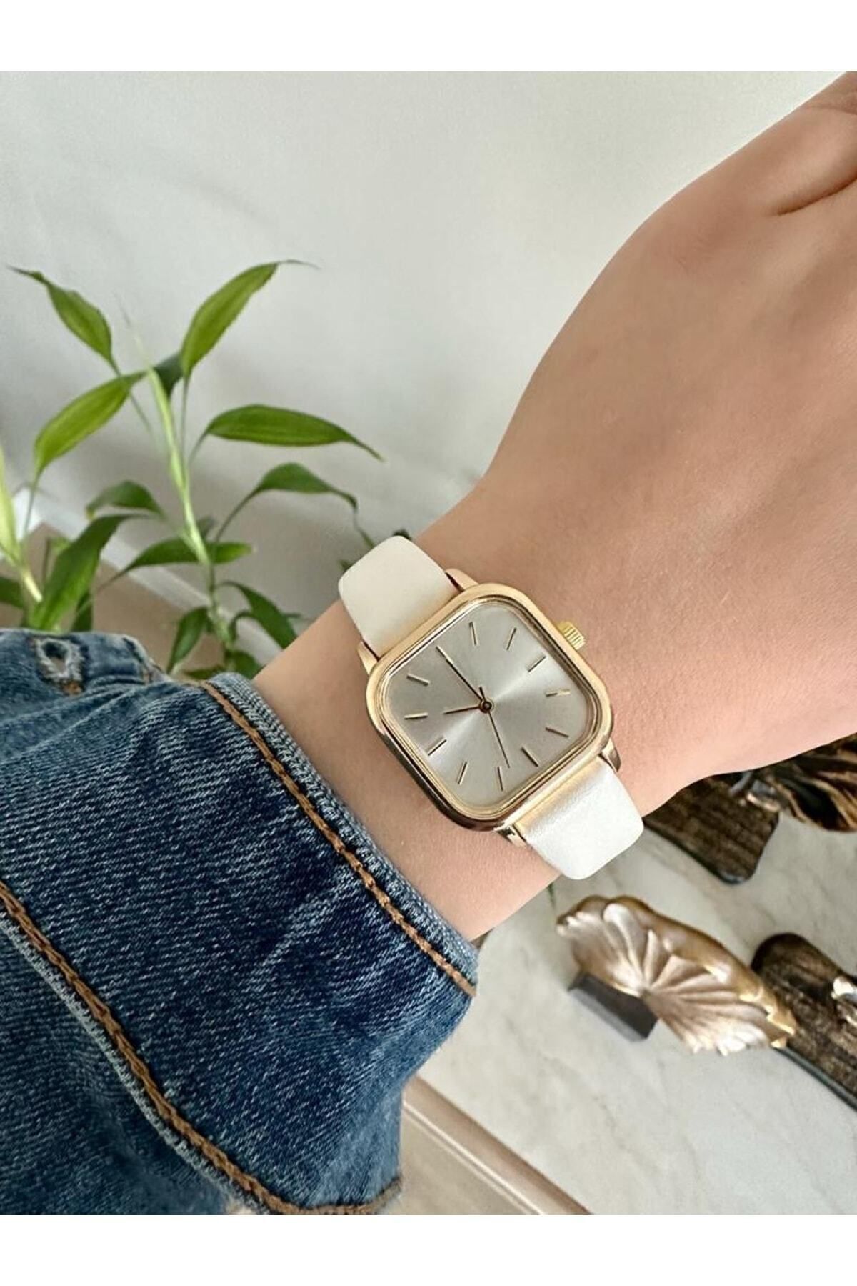 Kadın Gold Kasa Beyaz Kayışlı Kordon ve Kutu Hediyeli Kol Saati